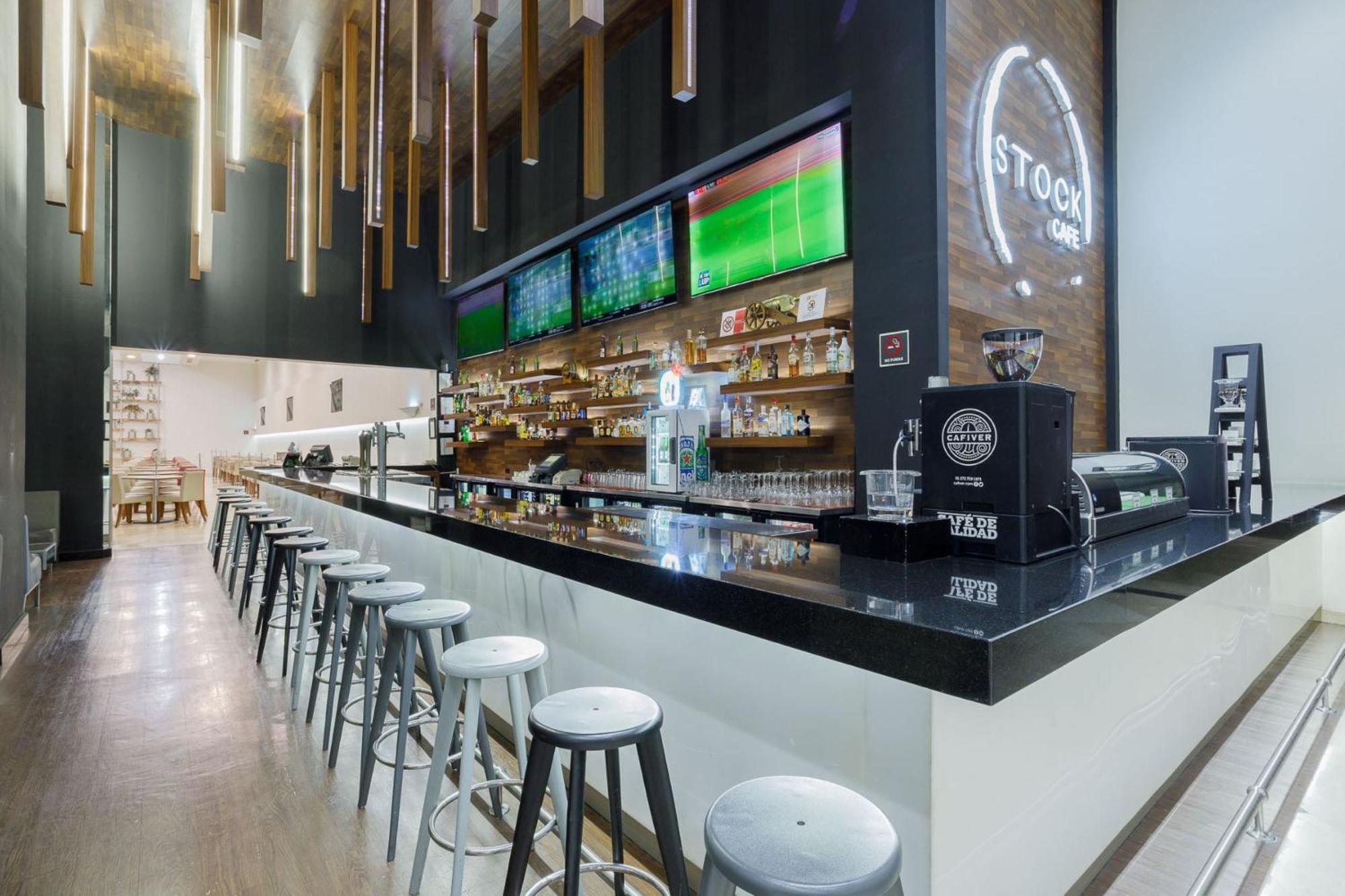 Real Inn Tijuana By Camino Real Hoteles Extérieur photo Stock Bar
