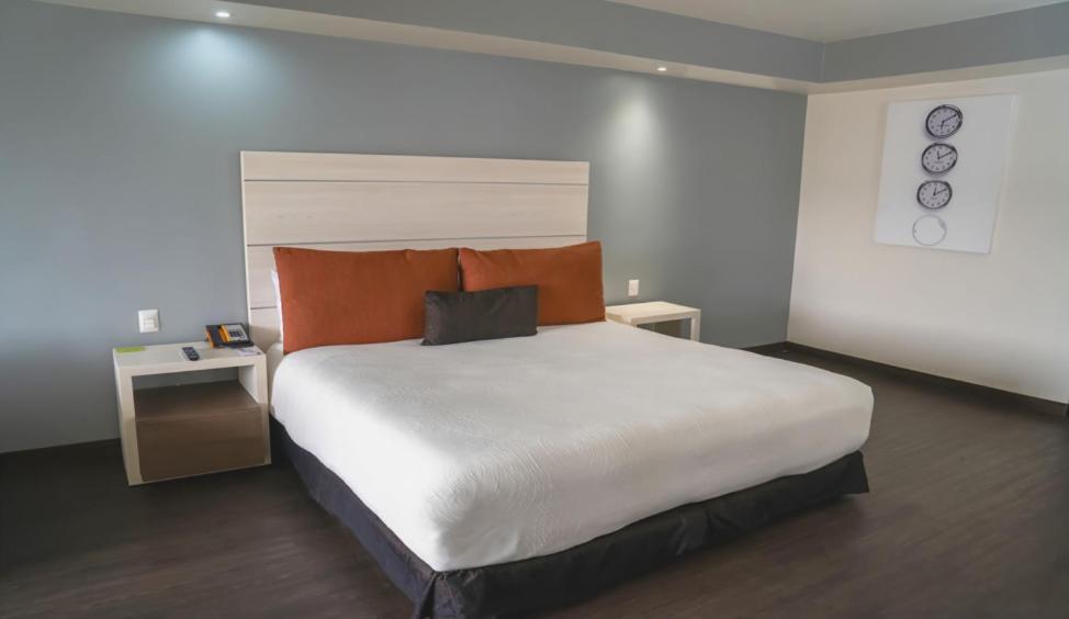 Real Inn Tijuana By Camino Real Hoteles Extérieur photo A room at the hotel